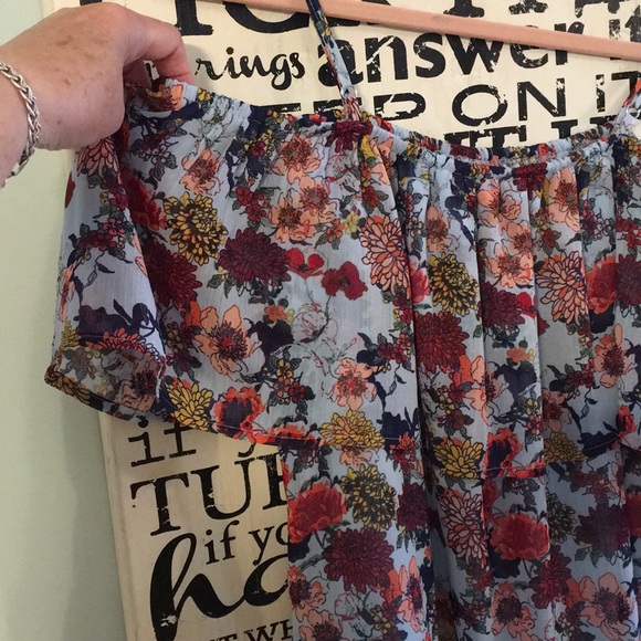 Manguun Floral Blouse Thin Strap & Drop Shoulder - Picture 2 of 9